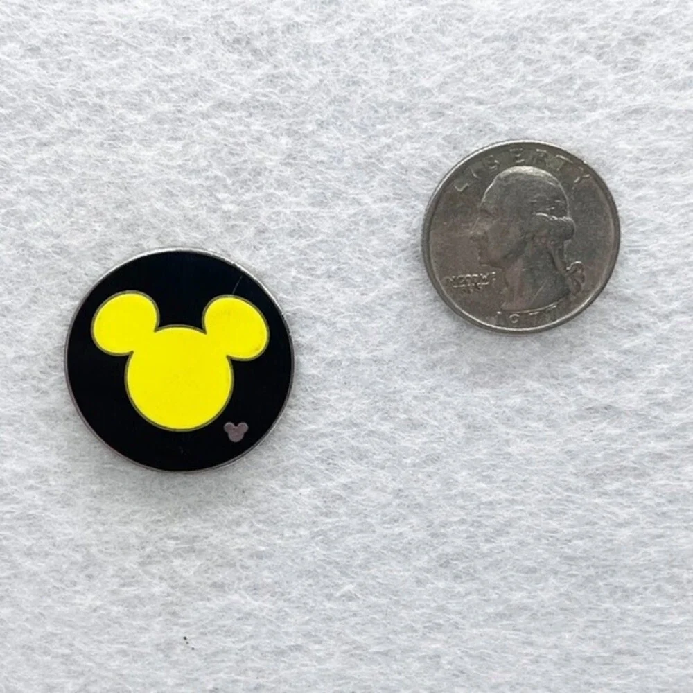 🔮 5/$25 Disney Yellow‎ Mickey Mouse Icon Pin